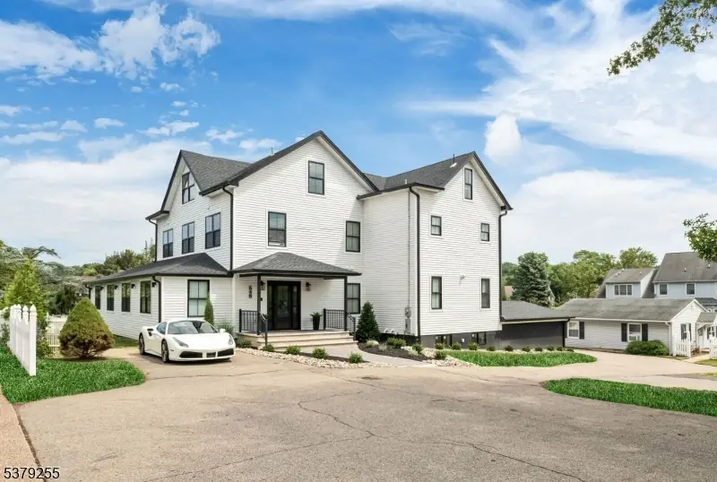 648 Black Oak Ridge Rd, Wayne, NJ 07470 - Image #1