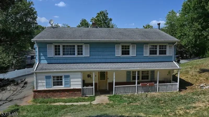 5 Wolfe Dr, Wanaque, NJ 07465 - Image #1