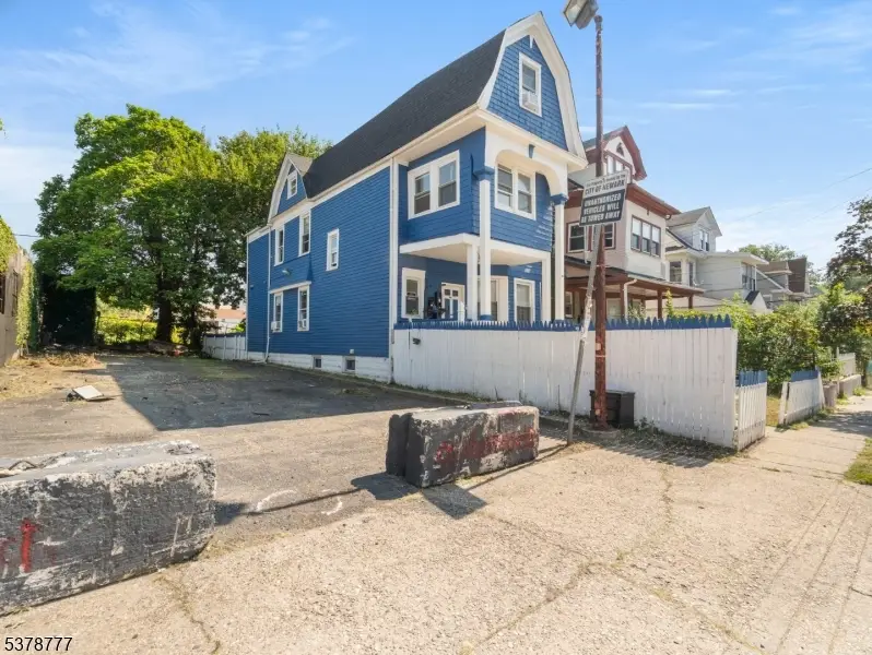 137 Renner Ave, Newark, NJ 07112 - Image #2