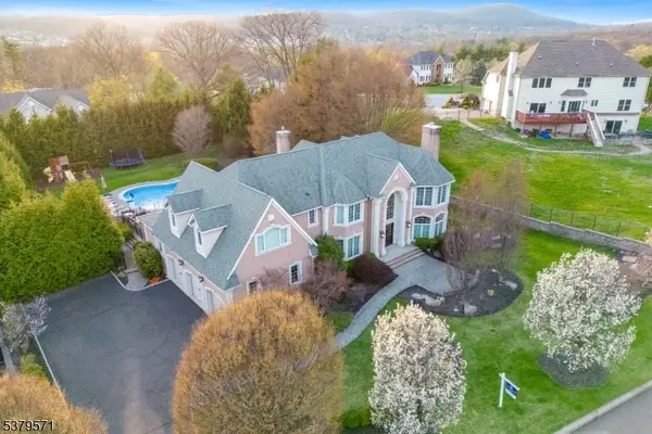 5 Carla Ct, North Haledon Boro, NJ 07508