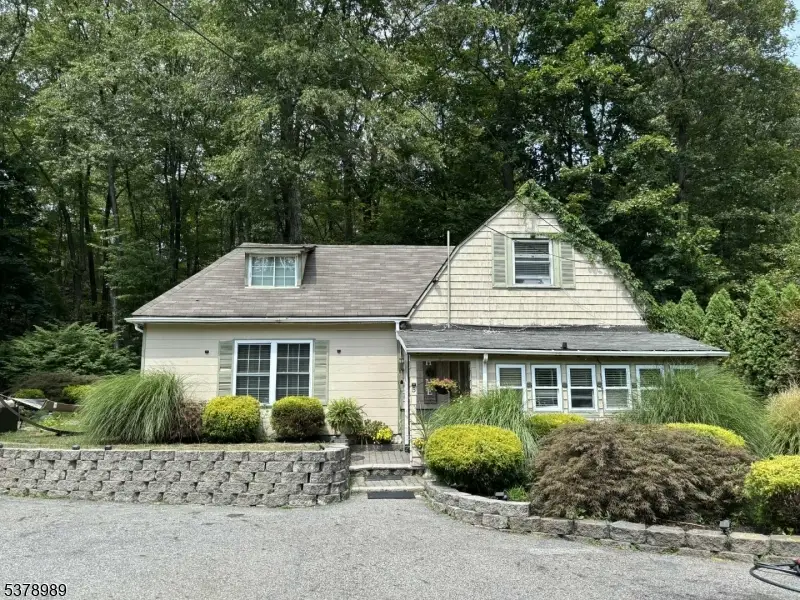 5 Old Gormley Ln, Butler, NJ 07405 - Image #1