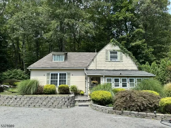 5 Old Gormley Ln, Kinnelon Boro, NJ 07405