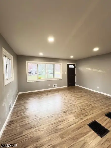 949 Plymouth Lake Dr, Stillwater, NJ 07860 - Image #3