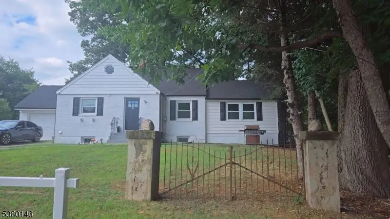 29 Stansfield Pl, North Haledon, NJ 07508 - Image #1