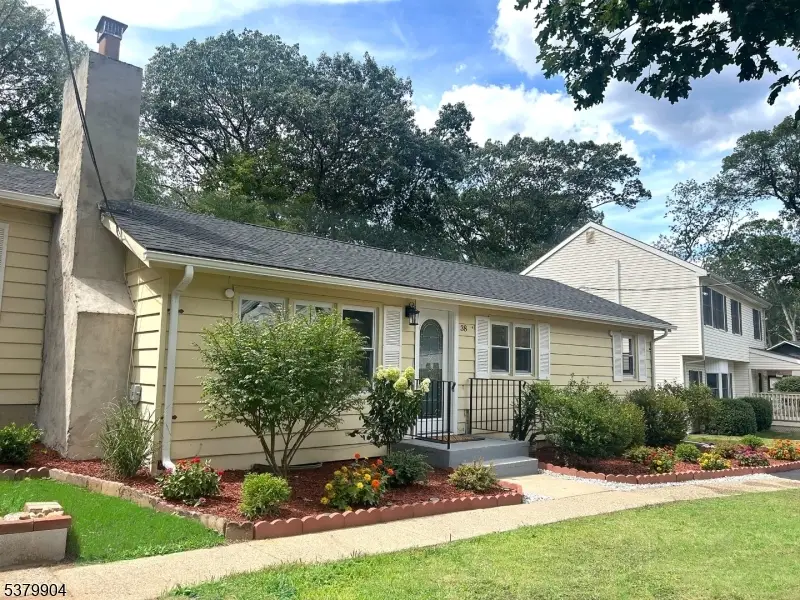 38 E Shawnee Trl, Jefferson, NJ 07885 - Image #2