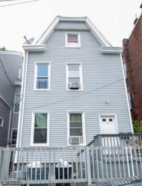 111 Putnam St, Paterson City, NJ 07524