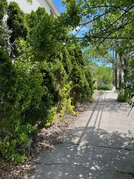 110 Fabyan Pl, Newark, NJ 07112 - Image #2