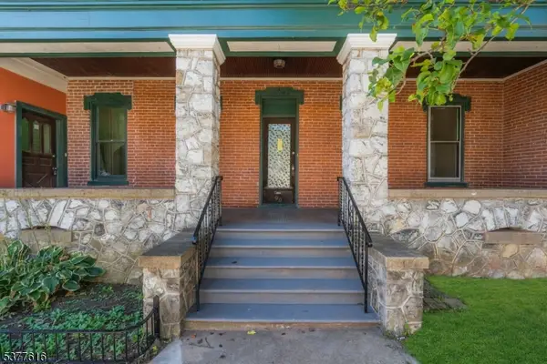 90 Lewis St, Phillipsburg Town, NJ 08865