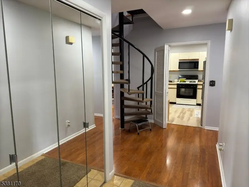 166 Hidden Hollow Ct #166, Edison, NJ 08820 - Image #3