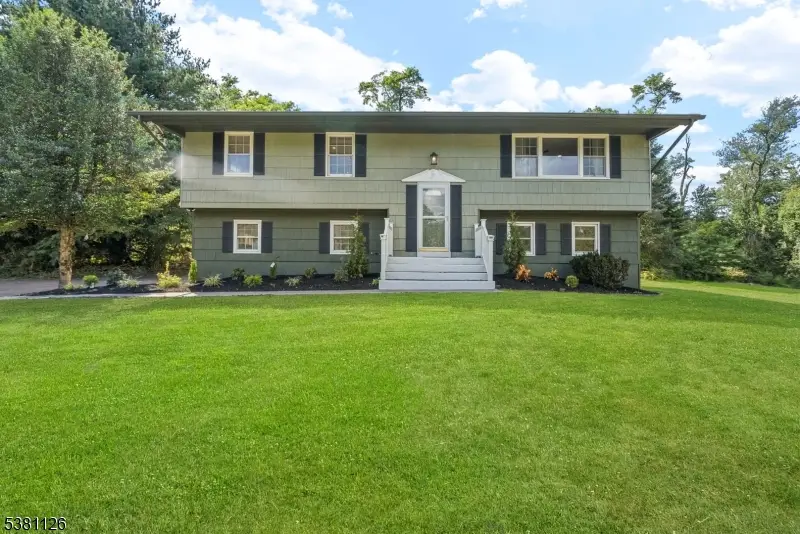 18 Oxford Cir, Montgomery, NJ 08558 - Image #2