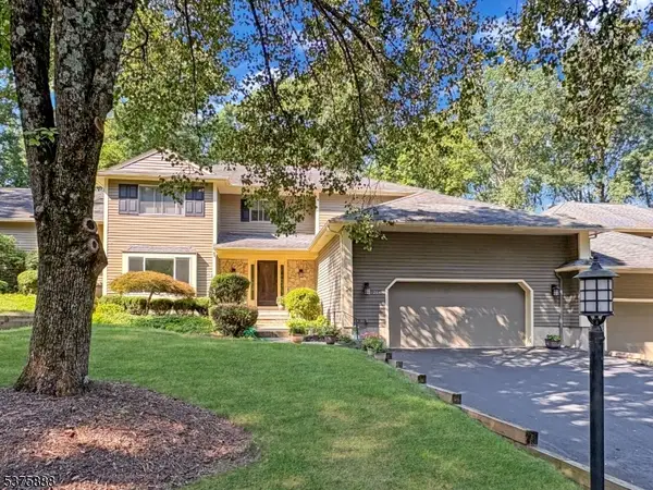 26 Hunters Circle, Tewksbury Twp., NJ 08858