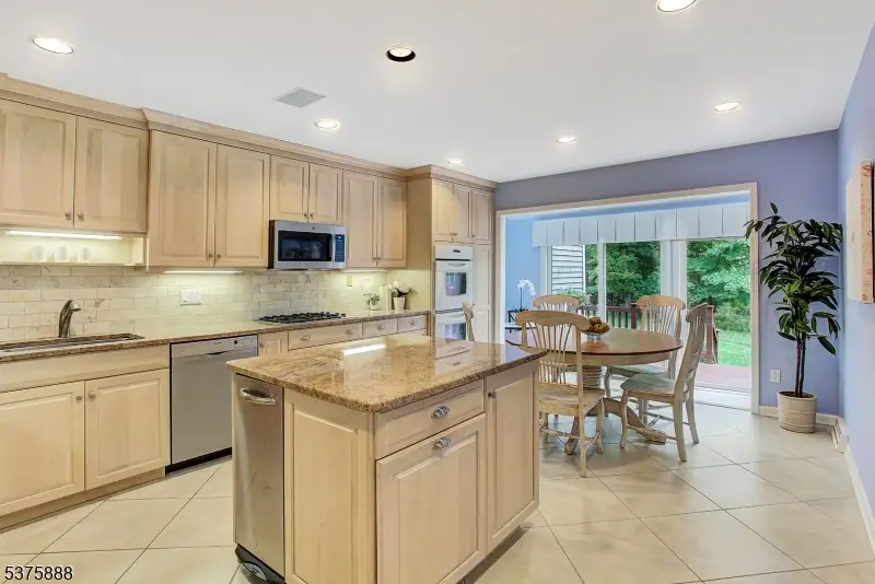 26 Hunters Circle, Tewksbury, NJ 08858 - Image #3