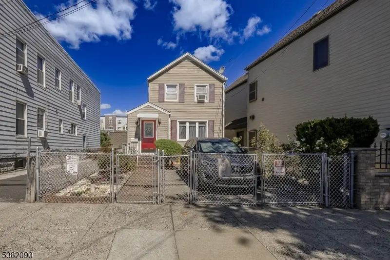 66 Garrison St, Newark, NJ 07105 - #1