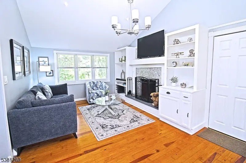 41 Scenic Dr, Hardyston, NJ 07419 - Image #2