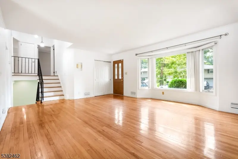 723 Dianne Ct, Rahway, NJ 07065 - Image #3