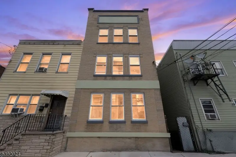 196 Malvern St, Newark, NJ 07105 - Image #2