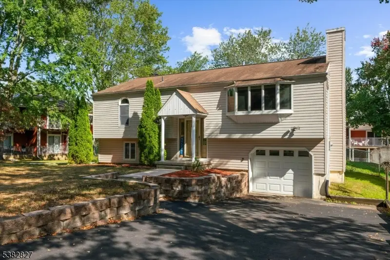 81 Countryside Dr, Hackettstown, NJ 07840 - Image #1