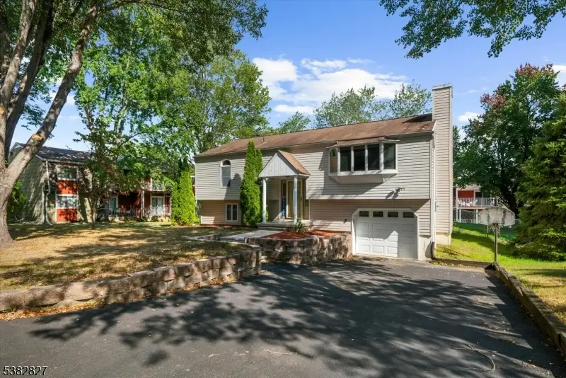 81 Countryside Dr, Hackettstown, NJ 07840 - Image #2