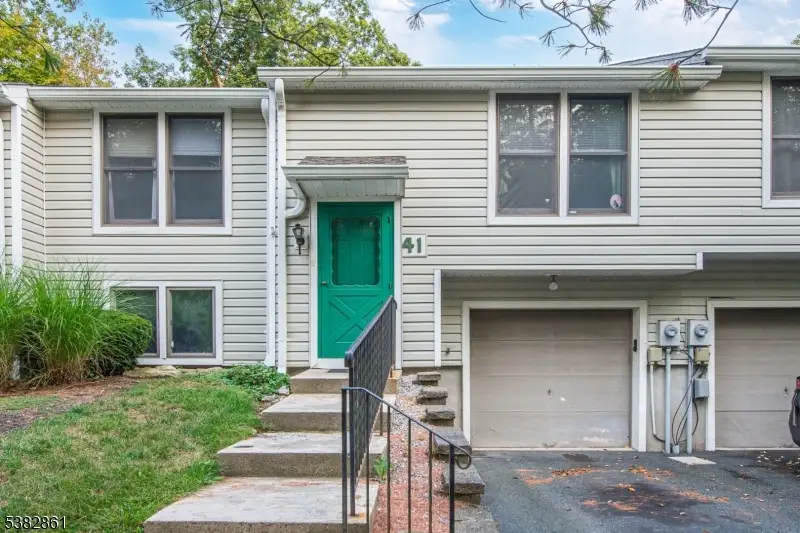 41 Quail Ct, Hardyston, NJ 07419 - Image #1