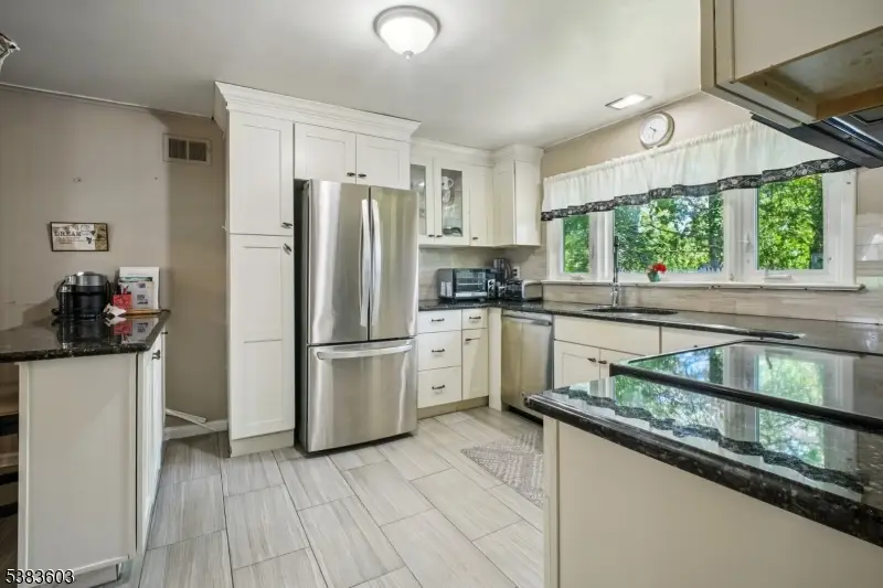 126 Fieldstone Dr, Springfield, NJ 07081 - Image #3