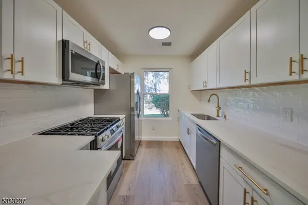 2015 Spruce Hills Dr, Glen Gardner Boro, NJ 08826