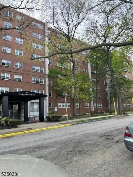 39 E 39th St #2L, Paterson, NJ 07514 - Image #1