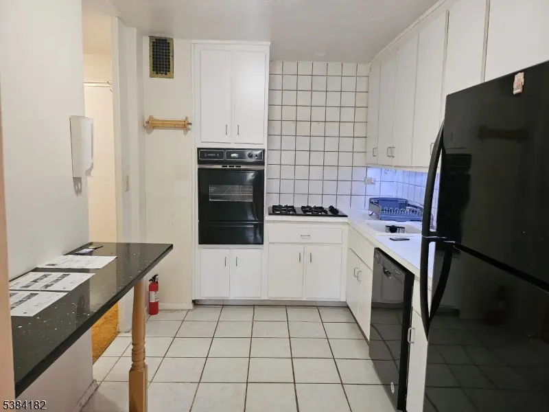 39 E 39th St #2L, Paterson, NJ 07514 - Image #2