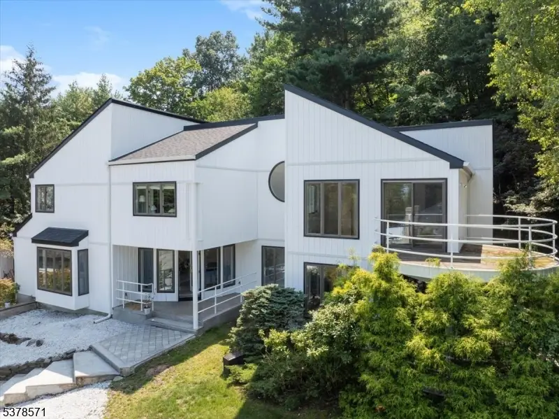 215 Eileen Dr, Cedar Grove, NJ 07009 - Image #2