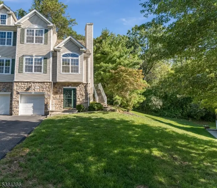 81 Pinehurst Dr, Washington Township, NJ 07882 - Image #2