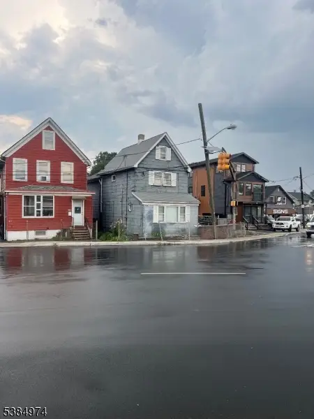 859 Bayway Cir, Elizabeth, NJ 07202 - Image #1