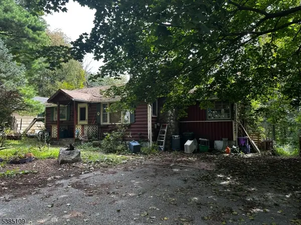 8 Shawondasee Rd, Vernon Twp., NJ 07422