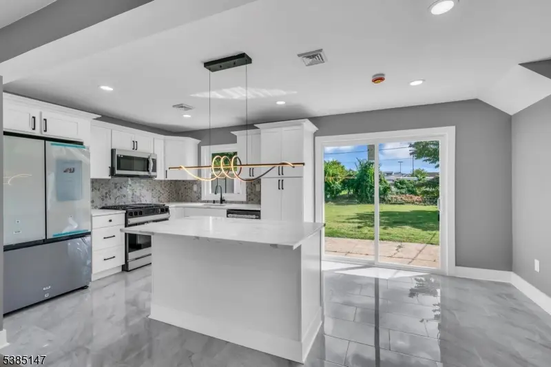 14 Melbourne Ln, Willingboro, NJ 08046 - Image #2