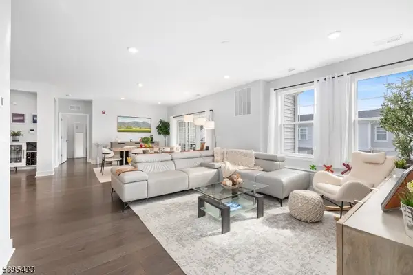 10 Veterans Way #241, Morris Plains Boro, NJ 07950