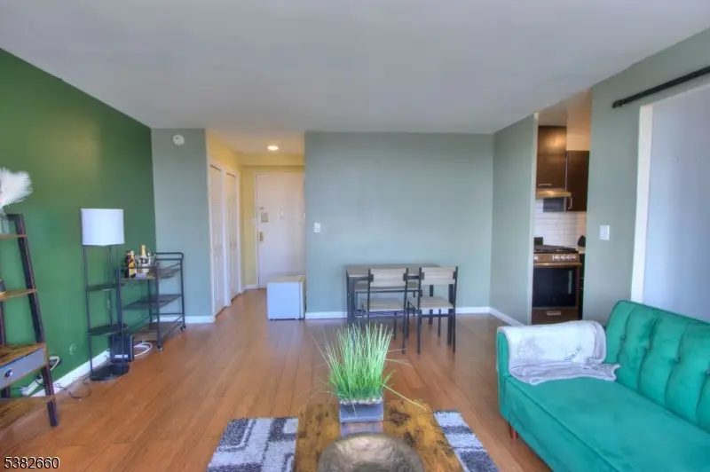 1225 Kennedy Blvd #14i, Bayonne, NJ 07002 - Image #2