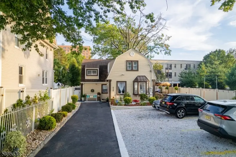 224 Edgar Pl, Elizabeth, NJ 07202 - Image #2