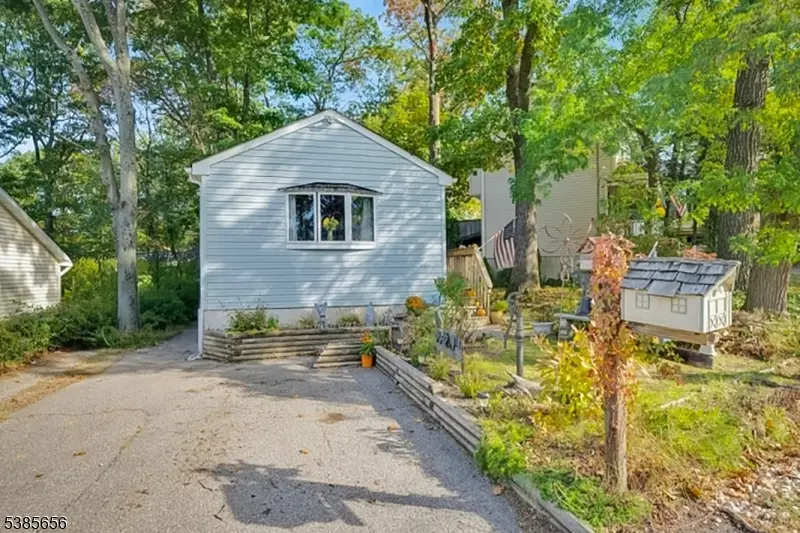 5 Geneva Trl, Hopatcong, NJ 07843 - Image #2