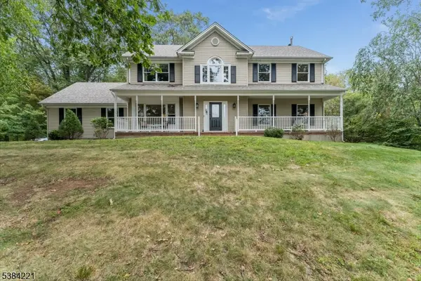 18 Bridle Path Dr, Bethlehem Twp., NJ 08802