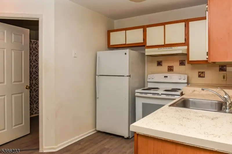 5105 Tudor Dr, Pompton Plains, NJ 07444 - Image #2