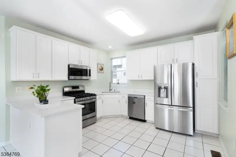 23 Hansom Rd, The Hills, NJ 07920 - Image #1