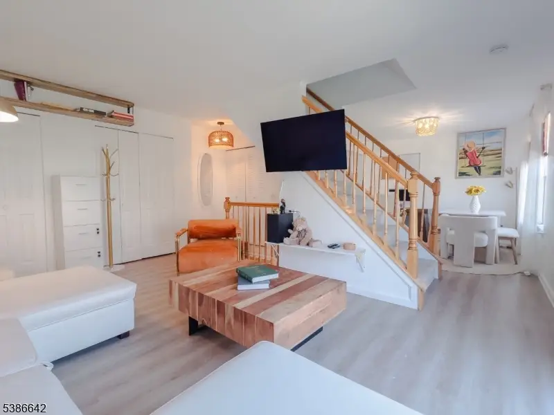 28 Vaughan Dr, Newark, NJ 07103 - Image #3