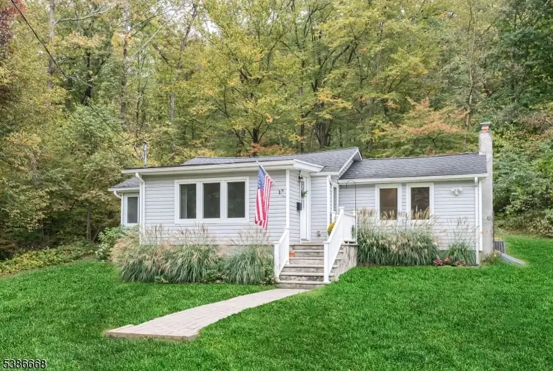 17 Old Woodland Trl, Oak Ridge, NJ 07438 - #1