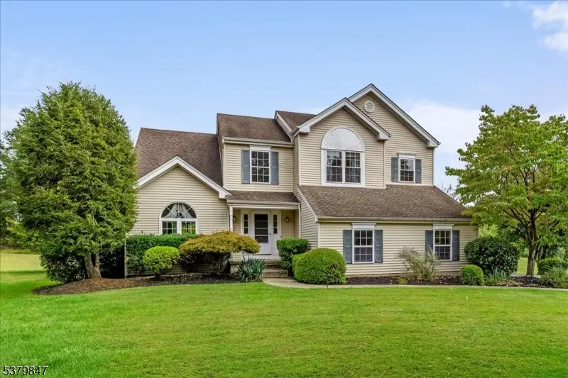 720 Colonial Ct, Branchburg, NJ 08876 - Image #2
