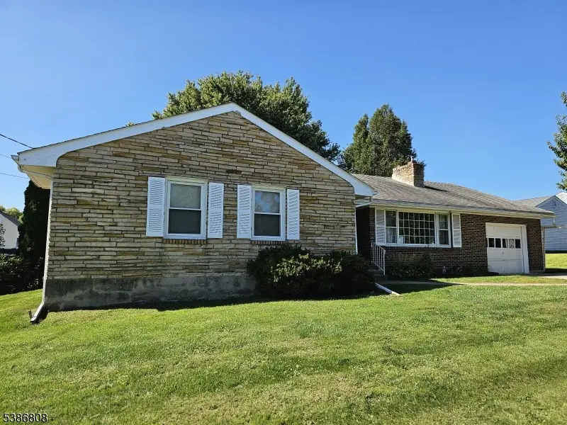 992 Wilbur Ave, Phillipsburg, NJ 08865 - Image #1