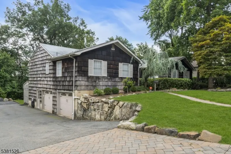 27 Underwood Dr, West Orange, NJ 07052 - #1