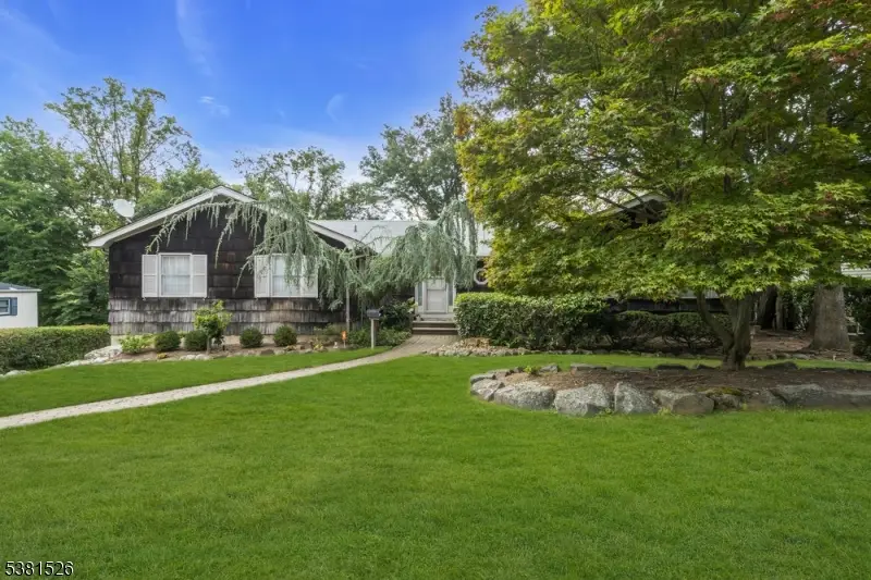 27 Underwood Dr, West Orange, NJ 07052 - #2