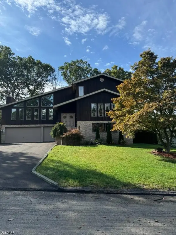 27 Yacht Club Dr, Jefferson Twp., NJ 07849