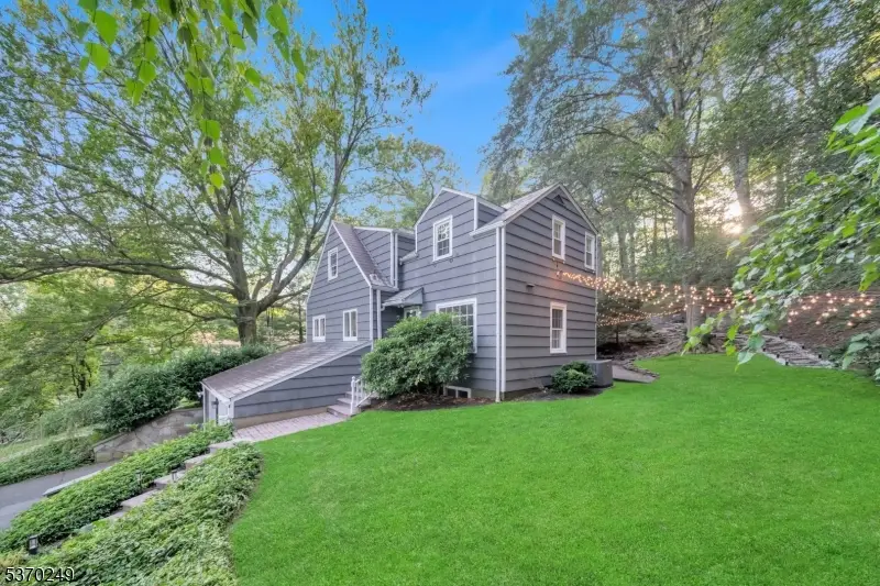 359 Dogwood Way, Mountainside, NJ 07092 - Image #3