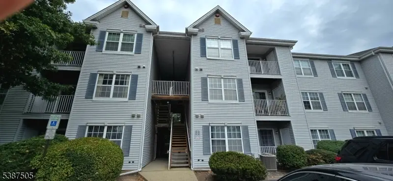 301 Stratford Pl, Martinsville, NJ 08805 - Image #2