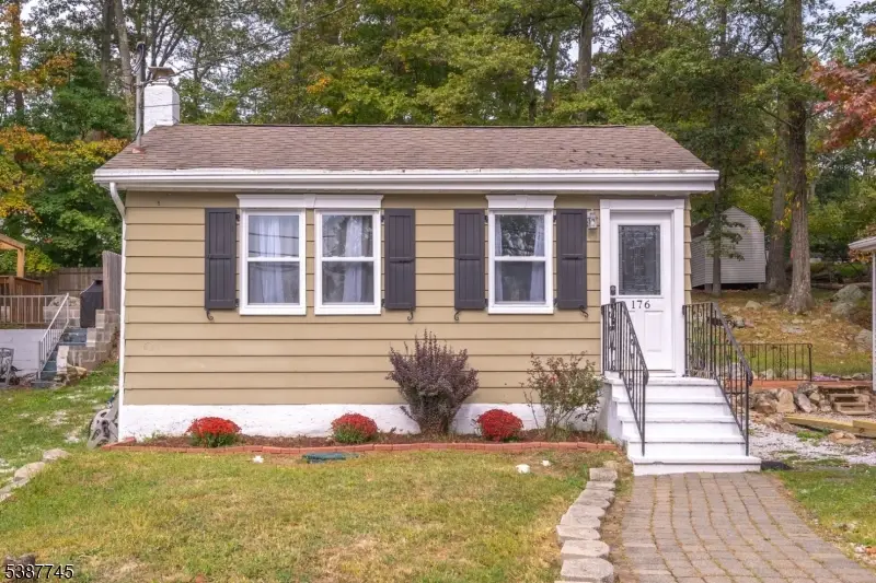 176 Monroe Trl, Hopatcong, NJ 07843 - Image #1