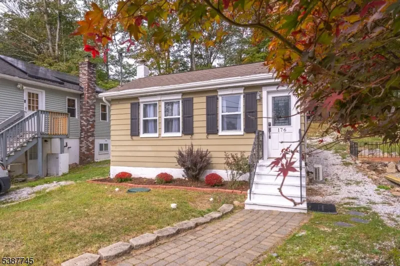176 Monroe Trl, Hopatcong, NJ 07843 - Image #2